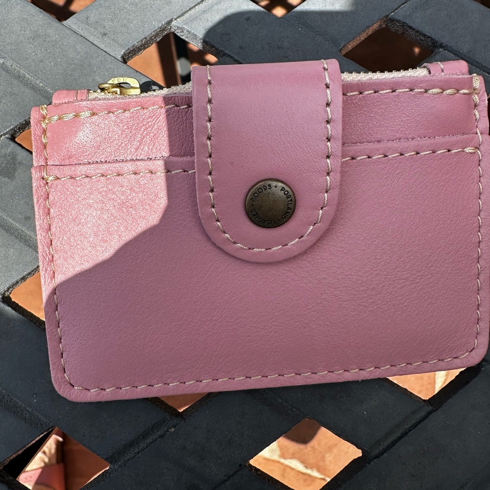 Adorable pink Portland, leather goods, Crossbody tote. Great for any season. - Picture 3 of 11